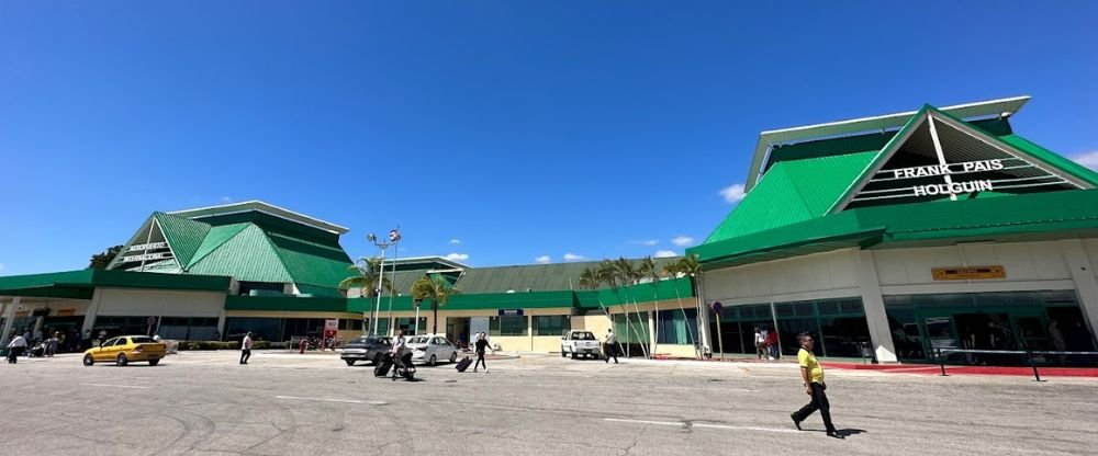 Frank Paìs International Airport